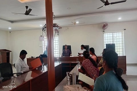 ಕೂಡಿಗೆ ಗ್ರಾಮ ಪಂಚಾಯತಿಯ ಮಾಸಿಕ ಸಭೆ ಗ್ರಾಮ ಪಂಚಾಯತಿ ಅಧ್ಯಕ್ಷ ಕೆ.ಟಿ. ಗಿರೀಶ್ ಕುಮಾರ್ ಅಧ್ಯಕ್ಷತೆಯಲ್ಲಿ ನಡೆಯಿತು. ಮಂಜಳಾ, ಜಯಶ್ರೀ, ಟಿ.ಪಿ. ಹಮೀದ್, ಮಂಗಳ, ಮೋಹಿನಿ, ಅರುಣ್ ರಾವ್ ಮತ್ತಿತರರು ಇದ್ದರು.