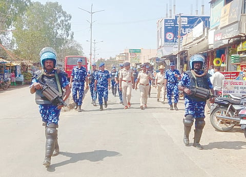 ಶಿರಹಟ್ಟಿ ಪಟ್ಟಣದಲ್ಲಿ ಆರ್‌ಎಎಫ್ 97ನೇ ಬೆಟಾಲಿಯನ್‌ನಿಂದ ಬುಧವಾರ ಪಥ ಸಂಚಲನ (parade)ನಡೆಸಲಾಯಿತು. 