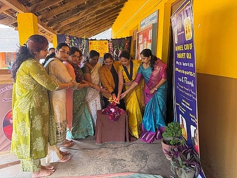 ಸೋಮವಾರಪೇಟೆಯ ಜ್ಞಾನ ವಿಕಾಸ ಶಾಲೆಯಲ್ಲಿ ಆಯೋಜಿಸಿದ್ದ ಅಂತಾರಾಷ್ಟ್ರೀಯ ಸಾಕ್ಷರತಾ ದಿನಾಚರಣೆ ಕಾರ್ಯಕ್ರಮವನ್ನು ವಕೀಲೆ ಎಚ್.ಆರ್.ಪವಿತ್ರಾ ಉದ್ಘಾಟಿಸಿದರು. ಎಂ.ಜೆ.ಅಣ್ಣಮ್ಮ, ಲತಾ ಮಂಜು, ನಿತಾ ಜಯರಾಂ, ಖಜಾಂಚಿ ಲತಾ ನಾಗೇಶ್, ರಾಜೇಶ್ವರಿ, ನಂದಿತಾ, ದಿವ್ಯಾ ದಿವಾಕರ್ ಇದ್ದರು.