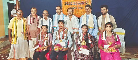  ತರಂಗಿಣಿ ಮಿತ್ರಮಂಡಳಿ ವತಿಯಿಂದ ಸಮರ್ಥ್ ಜೋಶಿ, ಅನಘಾ ಕಾವೂರ್, ಕೃತಿ ಜಿ.ರಾವ್, ಪ್ರದ್ಯುಮ್ನ ರಾವ್ ಅವರಿಗೆ ಪ್ರತಿಭಾ ಪುರಸ್ಕಾರ ವಿತರಿಸಲಾಯಿತು. ಪ್ರಮುಖರಾದ ಶ್ರೀಕಾಂತ್ ಉಪಾಧ್ಯಾಯ, ರಾವೇಂದ್ರ ರಾವ್, ಸದಾಶಿವ ಆಚಾರ್ ಮೊದಲಾದವರಿದ್ದರು.