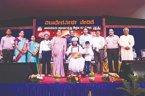  ಅದಮಾರು ಪೂರ್ಣಪ್ರಜ್ಞ ಶಿಕ್ಷಣ ಸಂಸ್ಥೆಗಳ ಅಮೃತ ಮಹೋತ್ಸವ ಕಾರ್ಯಕ್ರಮದಲ್ಲಿ ಅಂತಾರಾಷ್ಟ್ರೀಯ ಕ್ರೀಡಾಪಟು ಮಮತಾ ನವೀನ್ ಅವರನ್ನು ಸನ್ಮಾನಿಸಲಾಯಿತು. ಪ್ರಮುಖರಾದ ಜಿ.ವಿ.ಕೃಷ್ಣ, ಕಿಶೋರ್ ಆಳ್ವ, ವಾರುತಿ, ಯಲ್ಲಮ್ಮ, ಶ್ರೀಧರ ಕೆ.ರಾವ್ ಮೊದಲಾದವರಿದ್ದರು.