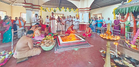  ಕಾಪು ಶ್ರೀ ಹಳೇ ವಾರಿಯಮ್ಮ ದೇವಸ್ಥಾನದಲ್ಲಿ ಸಹಸ್ರ ಚಂಡಿಕಾ ಯಾಗ ಮಹೋತ್ಸವದ ವರ್ಧಂತಿ ಉತ್ಸವ ಅಂಗವಾಗಿ ಪಂಚ ದುರ್ಗಾ ಹವನ ನಡೆಯಿತು