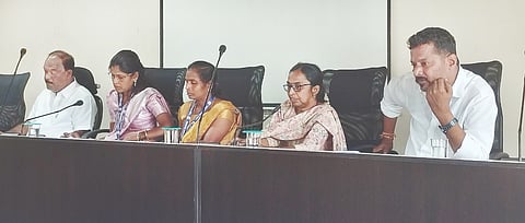 ಕಾಪು ಪುರಸಭೆ ಸಾಮಾನ್ಯ ಸಭೆಯಲ್ಲಿ ಶಾಸಕ ಗುರ್ಮೆ ಸುರೇಶ್ ಶೆಟ್ಟಿ, ಹರಿಣಾಕ್ಷಿ ದೇವಾಡಿಗ, ಸರಿತಾ ಶಿವಾನಂದ, ಶಶಿಕಲಾ, ಕಿರಣ್ ಆಳ್ವ ಇದ್ದರು.