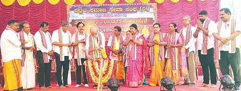 ಪಲಿಮಾರು ಹೊಯಿಗೆ ಬಿಲ್ಲವ ಸಮಾಜ ಸೇವಾ ಸಂಘದ ಬಿಲ್ಲವ ಸಭಾಭವನವನ್ನು ಧರ್ಮಪ್ರಕಾಶ್ ಜೆ.ಕುಮಾರ್ ಉದ್ಘಾಟಿಸಿದರು. ಸೂರ್ಯಕಾಂತ್ ಜೆ.ಸುವರ್ಣ, ನವೀನ್‌ಚಂದ್ರ ಡಿ.ಸುವರ್ಣ, ಚಂದ್ರಶೇಖರ ಶಾಂತಿ, ಲಕ್ಷ್ಮಣ ಕೆ.ಕೋಟ್ಯಾನ್ ಇತರರು ಇದ್ದರು.