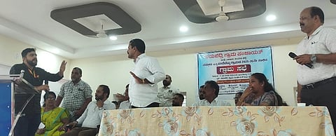  ಪಡುಬಿದ್ರಿ ಗ್ರಾಪಂ ಗ್ರಾಮಸಭೆಯಲ್ಲಿ ಪಶುವೈದ್ಯಾಧಿಕಾರಿ ಹಾಗೂ ಗ್ರಾಪಂ ಸದಸ್ಯರ ನಡುವೆ ವಾಗ್ವಾದ ನಡೆಯಿತು.