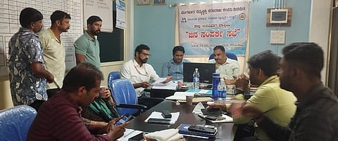  ಕಾಪು ಮೆಸ್ಕಾಂ ಉಪ ವಿಭಾಗದಲ್ಲಿ ನಡೆದ ಜನಸಂಪರ್ಕ ಸಭೆಯಲ್ಲಿ ಗ್ರಾಹಕರಿಂದ ಅಹವಾಲು ಸ್ವೀಕರಿಸಲಾಯಿತು. ಪ್ರಮುಖರಾದ ರಾಕೇಶ್, ಪ್ರಸನ್ನ, ಅರವಿಂದ ಕೆ.ಎಸ್. ಮತ್ತಿತರರಿದ್ದರು.