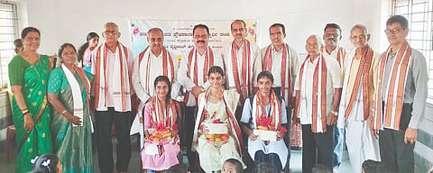  ಪಡುಬಿದ್ರಿ ಗಣಪತಿ ಪ್ರೌಢಶಾಲಾ ಹಳೇ ವಿದ್ಯಾರ್ಥಿ ಸಂಘದ ವತಿಯಿಂದ ನಡೆದ ಕಾರ್ಯಕ್ರಮದಲ್ಲಿ ಪ್ರತಿಭಾನ್ವಿತ ವಿದ್ಯಾರ್ಥಿಗಳಾದ ನಿವೇದಿತಾ, ವಂಶಿ ಕರ್ಕೇರ, ಗ್ರೀಷ್ಮಾ ಶೆಟ್ಟಿ ಅವರನ್ನು ಸನ್ಮಾನಿಸಲಾಯಿತು. ಪ್ರಮುಖರಾದ ಸುದರ್ಶನ ವೈ.ಎಸ್., ಅನಂತಪಟ್ಟಾಭಿರಾವ್, ಪಿ.ಭವಾನಿಶಂಕರ ಹೆಗ್ಡೆ, ನವೀನಚಂದ್ರ ಶೆಟ್ಟಿ, ರಮಾಕಾಂತ ರಾವ್, ರಾಘವೇಂದ್ರ ರಾವ್, ಅಶೋಕ್, ಕಸ್ತೂರಿ ಇದ್ದರು.  