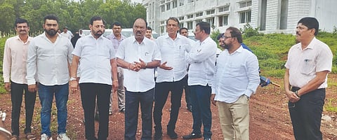  ಕರ್ನಾಟಕ ವಿಧಾನಮಂಡಲ ಅಧೀನ ಶಾಸನ ರಚನಾ ಸಮಿತಿ ಅಧ್ಯಕ್ಷ ಎಸ್.ಆರ್.ಶ್ರೀನಿವಾಸ್, ಸದಸ್ಯ ಟಿ.ಎ.ಶರವಣ, ಶಾಸಕರಾದ ಗುರ್ಮೆ ಸುರೇಶ್ ಶೆಟ್ಟಿ, ಮಂಜುನಾಥ ಭಂಡಾರಿ ಬೆಳಪು ವಿಜ್ಞಾನ ಕೇಂದ್ರ ಪ್ರದೇಶಕ್ಕೆ ಭೇಟಿ ನೀಡಿದರು. ಪ್ರಮುಖರಾದ ದೇವಿಪ್ರಸಾದ್ ಶೆಟ್ಟಿ, ವಿಜಯಕುಮಾರ್, ಪ್ರವೀಣ್ ಡಿಸೋಜ ಮತ್ತಿತರರಿದ್ದರು.  