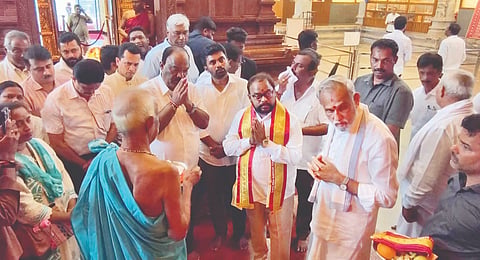 ಕಾಪು ಶ್ರೀ ಹೊಸ ಮಾರಿಗುಡಿ ದೇವಸ್ಥಾನಕ್ಕೆ ದೊಡ್ಡಬಳ್ಳಾಪುರ ಶಾಸಕ ಧೀರಜ್ ಮುನಿರಾಜು, ವಿಧಾನ ಪರಿಷತ್ ಸದಸ್ಯ ಟಿ.ಎ.ಶರವಣ, ಗುಬ್ಬಿ ಶಾಸಕ ಗುಬ್ಬಿ ಶ್ರೀನಿವಾಸ್, ನವಲಗುಂದ ಶಾಸಕ ಎನ್.ಎಚ್.ಕೋನ ರೆಡ್ಡಿ ಭೇಟಿ ನೀಡಿದರು.