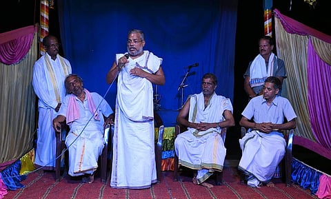 ಪಡುಬಿದ್ರಿ ದೇವಳ ಉತ್ಸವ ಅಂಗವಾಗಿ ನಡೆದ ಧಾರ್ಮಿಕ ಸಭೆಯಲ್ಲಿ ಪಂಜ ಭಾಸ್ಕರ ಭಟ್​ ಮಾತನಾಡಿದರು. ಪ್ರಮುಖರಾದ ವೈ.ಎನ್​.ರಾಮಚಂದ್ರ ರಾವ್​, ಗುರುರಾಜ ಆಚಾರ್ಯ, ರಘುಪತಿ ಆಚಾರ್ಯ, ಹರಿ ನಾರಾಯಣ ರಾವ್​, ಗುರಿಕಾರ ನಟರಾಜ ಪಿ.ಎಸ್​. ಇದ್ದರು.