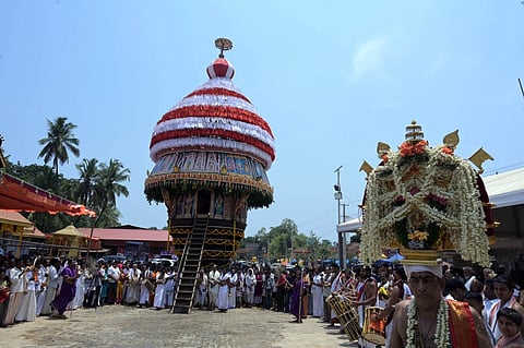 ಪಡುಬಿದ್ರಿ ಶ್ರೀ ಮಹಾಲಿಂಗೇಶ್ವರ ಮಹಾಗಣಪತಿ ದೇವಸ್ತಾನದ ವರ್ಷಾವಧಿ ಉತ್ಸವ ಅಂಗವಾಗಿ ಹಗಲು ರಥಾರೋಹಣ ನೆರವೇರಿತು.