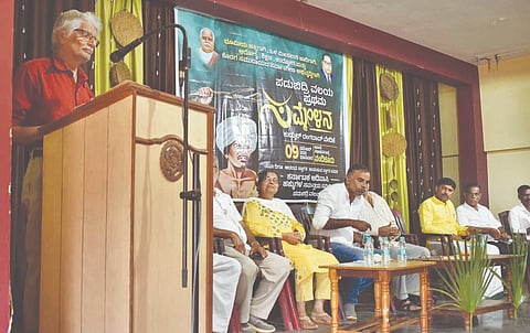 ಅಡ್ವೆಯಲ್ಲಿ ನಡೆದ ಕರ್ನಾಟಕ ಆದಿವಾಸಿ ಹಕ್ಕುಗಳ ಸಮನ್ವಯ ಸಮಿತಿಯ ಪಡುಬಿದ್ರಿ ವಲಯದ ಪ್ರಥಮ ಸಮ್ಮೇಳನದಲ್ಲಿ ಕೆ. ರಾಜೇಂದ್ರ ಉಡುಪ ಮಾತನಾಡಿದರು. 