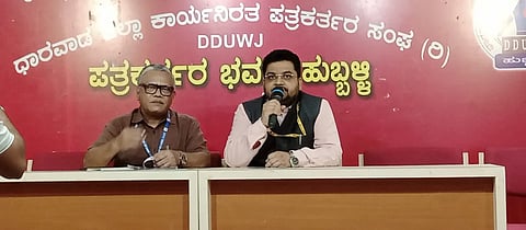 pm vbry ಸುದ್ದಿಗೋಷ್ಠಿಯಲ್ಲಿ ಮಾಹಿತಿ ನೀಡಿದ ಪಿಎಫ್ ಆಯುಕ್ತ ಅಶುತೋಷ, ಮಂಜುನಾಥ ಇದ್ದರು.