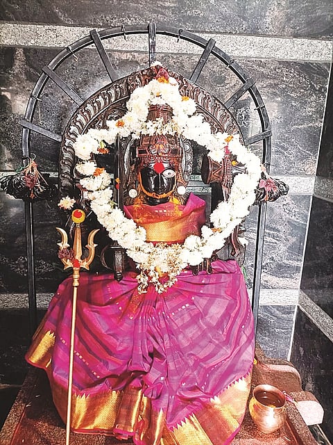  ಚೌಡೇಶ್ವರಿ ಅಮ್ಮನವರ ಮಾಂಗಲ್ಯ ಸರವನ್ನು ಕಳ್ಳತನ ಮಾಡಿರುವುದು.