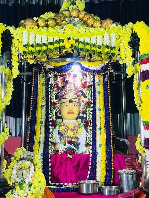 ಅರಸೀಕೆರೆ ಗ್ರಾಮಾಂತರ ಸುಕ್ಷೇತ್ರ ಮಾಡಾಳಿನ ಮೂಲ ಸ್ವರ್ಣ ಗೌರಮ್ಮ ದೇವಾಲಯದಲ್ಲಿ ಎಳ್ಳು ಅಮಾವಾಸ್ಯೆ ಪ್ರಯುಕ್ತ ವಿಶೇಷ ಪೂಜಾ ಕೈಂಕರ್ಯಗಳು ಜರುಗಿದವು. 