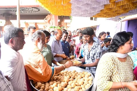 ನುಗ್ಗೇಹಳ್ಳಿ ಹೋಬಳಿ ಕೇಂದ್ರದ ಪೇಟೆ ಬೀದಿಯಲ್ಲಿರುವ  ಪೇಟೆ ತಿರುಮಲ  ದೇವಾಲಯದಲ್ಲಿ ವೈಕುಂಠ ಏಕಾದಶಿಯ ಪೂಜಾ ಕಾರ್ಯಕ್ರಮದಲ್ಲಿ ಶಾಸಕ ಸಿ.ಎನ್.ಬಾಲಕೃಷ್ಣ ದೇವರಿಗೆ ವಿಶೇಷ ಪೂಜೆ ಸಲ್ಲಿಸಿದರು.