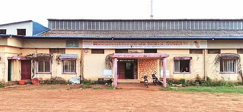 ಗೋಳಿಕಟ್ಟಾ ಬಳಿ ಕಾಮಧೇನು ಕೋ ಆಪರೇಟಿವ್  ಸೊಸೈಟಿ.