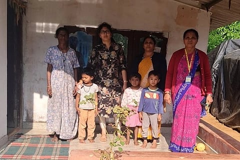 ಪಲ್ಸ್ ಪೋಲಿಯೋ ಲಸಿಕೆಯಿಂದ ಯಾವುದೇ ಒಂದು ಮಗು ವಂಚಿತರಾಗಬಾರದು ಎನ್ನುವುದರ ಹಿನ್ನೆಲೆಯಲ್ಲಿ ಮನೆ ಮನೆಗೆ ತೆರಳಿ ಪರಿಶೀಲನೆ ನಡೆಸಲಾಯಿತು. ಹೇಮಲತಾ, ಮೇಪಾಡಂಡ ಸವಿತಾ ಕೀರ್ತನ್ ಮತ್ತಿತರರು ಇದ್ದರು.