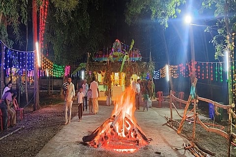 ಕೂಡಿಗೆ ಗ್ರಾಮದ ಗ್ರಾಮ ದೇವತೆಯ ಹಬ್ಬ ಮತ್ತು ಜಾತ್ರೋತ್ಸವ ಸಂದರ್ಭ ಕೊಂಡೋತ್ಸವ ಏರ್ಪಡಿಸಲಾಗಿತ್ತು.