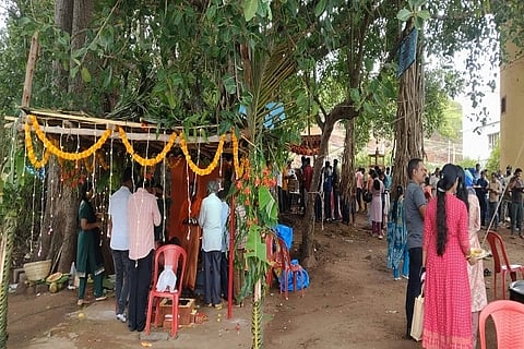 ಕೂಡುಮಂಗಳೂರು ಗ್ರಾಮದಲ್ಲಿರುವ ಚೌಡಮ್ಮ ತಾಯಿಯ ವಾರ್ಷಿಕ ಮಹಾ ಪೂಜೋತ್ಸವದಲ್ಲಿ ಗ್ರಾಮಸ್ಥರು ಪಾಲ್ಗೊಂಡಿದ್ದರು.