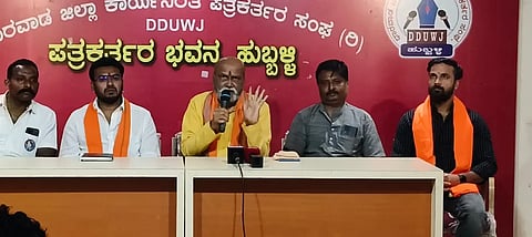Protest ಸುದ್ದಿಗೋಷ್ಠಿಯಲ್ಲಿ ಮಾತನಾಡಿದ  ಶ್ರೀರಾಮ ಸೇನೆ ರಾಷ್ಟ್ರೀಯ ಅಧ್ಯಕ್ಷ ಪ್ರಮೋದ ಮುತಾಲಿಕ.