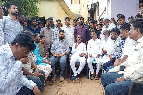 prasad abbayya ಹಳೇ ಹುಬ್ಬಳ್ಳಿಯ ಶ್ರೀ ಭವಾನಿ ಶಂಕರ ದೇವಸ್ಥಾನಕ್ಕೆ ಶಾಸಕ ಪ್ರಸಾದ ಅಬ್ಬಯ್ಯ ಅವರು ಭಾನುವಾರ ಭೇಟಿ ನೀಡಿದರು.