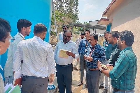 ಕೊಡಗು ಜಿಲ್ಲಾ ಉಸ್ತುವಾರಿ ಕಾರ್ಯದರ್ಶಿ ಡಾ. ಪ್ರಸಾದ್ ಗುಡ್ಡೆಹೊಸೂರು ಗ್ರಾಮ ಪಂಚಾಯತ್‌ಗೆ ಭೇಟಿ ನೀಡಿ ಕುಡಿಯುವ ನೀರಿನ ಸರಬರಾಜು ಘಟಕದ ಪರಿಶೀಲನೆ ನಡೆಸಿದರು. ಆನಂದ್ ಪ್ರಕಾಶ್ ಮೀನಾ, ಪರಮೇಶ್, ಕಿರಣ್ ಗೌರಯ್ಯ, ವೀರೇಂದ್ರ, ಸುಮೇಶ್ ಮತ್ತಿತರರು ಇದ್ದರು. 
