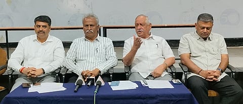 ಬೆಳಗಾವಿಯಲ್ಲಿ ಗುರುವಾರ ವಾಣಿಜ್ಯೋದ್ಯಮ ಸಂಸ್ಥೆ ಅಧ್ಯಕ್ಷ ಪ್ರಭಾಕರ ನಾಗರಮುನೋಳಿ ಸುದ್ದಿಗೋಷ್ಠಿಯಲ್ಲಿ ಮಾತನಾಡಿದರು. 