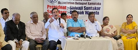  ಬೆಳಗಾವಿ ನಗರದಲ್ಲಿ ಮಂಗಳವಾರ ಸುದ್ದಿಗೋಷ್ಠಿಯಲ್ಲಿ ರಮೇಶ ಕುಡಚಿ ಮಾತನಾಡಿದರು. ಶಿವನಗೌಡ ಪಾಟೀಲ, ನೇತಾಜಿ ಜಾಧವ, ಸರಿತಾ ಪಾಟೀಲ, ನಾಗೇಶ ಸಾತೇರಿ ಇತರರಿದ್ದರು.