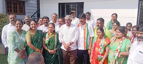  ಬೆಂಗಳೂರು ಪೂರ್ವ ಕಾಂಗ್ರೆಸ್ ಜಿಲ್ಲಾಧ್ಯಕ್ಷ ಡಿ.ಕೆ.ಮೋಹನ್ ಬಾಬು ನೇತೃತ್ವದಲ್ಲಿ ನಡೆದ ಪೂರ್ವಭಾವಿಯಲ್ಲಿ  ಬಂಡೆ ರಾಜು, ಡಿ.ಕೆ.ದೇವೇಂದ್ರ, ಅಗರ ಪ್ರಕಾಶ್, ವೆಂಕಟೇಶ್, ಮೇಡಹಳ್ಳಿ ರಾಖಿ, ಅರುಳಪ್ಪ, ಕೋದಂಡರಾಮ, ಜಯರಾಮ್, ಆನಂದ ಪ್ರಸಾದ್, ಬಿಜಯ್ ಜಾನ್ ಮತ್ತಿತರರು ಭಾಗಿ. 