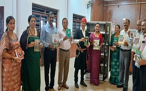 ಅಮ್ಮತ್ತಿ ಕೊಡವ ಸಮಾಜದಲ್ಲಿ ೮ನೇ ಕೊಡವ ಪುಸ್ತಕ ಪತ್ತಾಯ ಸ್ಥಾಪನೆ ಮಾಡಲಾಯಿತು. ಮಹೇಶ್ ನಾಚಯ್ಯ, ವಿಠಲ್ ನಾಣಯ್ಯ, ಪ್ರಕಾಶ್ ಗಣಪತಿ ಇತರರಿದ್ದರು.