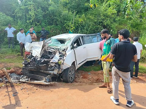 ಮಾಜಿ ಸಚಿವ ರಮಾನಾಥ ರೈ ಪ್ರಯಾಣಿಸುತ್ತಿದ್ದ ಇನ್ನೋವಾ ಕಾರು ಹಾಗೂ ಖಾಸಗಿ ಬಸ್​ ನಡುವೆ ಅಫಘಾತ.