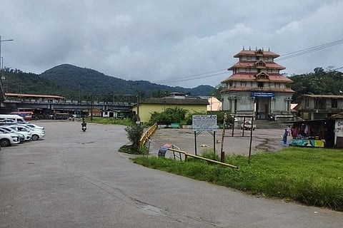 ಭಾಗಮಂಡಲದಲ್ಲಿ ಮಂಗಳವಾರ ಮೋಡ ಕವಿದ ವಾತಾವರಣ ಕಂಡುಬ0ತು