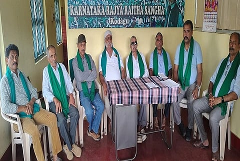 ಕೊಡಗು ರೈತ ಸಂಘದ ಕಚೇರಿಯಲ್ಲಿ ನಡೆದ ಪೂರ್ವಭಾವಿ ಸಭೆಯಲ್ಲಿ ಹೇಮಚಂದ್ರ, ಕೆ.ಎಂ.ದಿನೇಶ್, ಸುಭಾಷ್ ಸುಬ್ಬಯ್ಯ ಇತರರಿದ್ದರು.