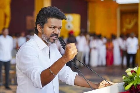AIADMK Leaders Join TVK>  ವಿಜಯ್ ಸರ್ಕಾರ ಬೆಂಬಲಿಸಿ ಟಿವಿಕೆ ಸೇರಿದ 300ಕ್ಕೂ ಹೆಚ್ಚು ನಾಯಕರು! 