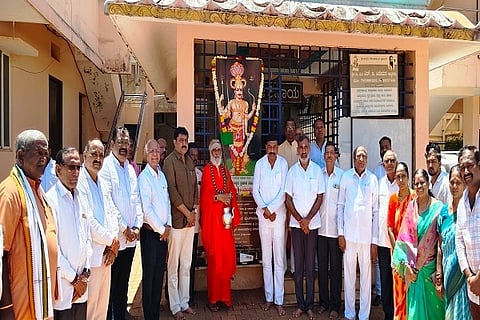 rambhapuri sree ಹುಬ್ಬಳ್ಳಿಯ ಶ್ರೀ ರಂಭಾಪುರಿ ಜಗದ್ಗುರು ವೀರಗಂಗಾಧರ ಸಮುದಾಯ ಭವನದ ಆವರಣದಲ್ಲಿ ಮಂಗಳವಾರ ಶ್ರೀ ವೀರಭದ್ರೇಶ್ವರ ಜಯಂತ್ಯುತ್ಸವ ಅದ್ದೂರಿಯಾಗಿ ಜರುಗಿತು.