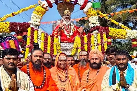 ಹಾನಗಲ್ಲ ತಾಲೂಕಿನ ಶಂಕರಿಕೊಪ್ಪದಲ್ಲಿ ಬಾಳೇಹೊನ್ನೂರು ರಂಭಾಪುರಿ ಪೀಠದ ಶ್ರೀಗಳ ಅಡ್ಡಪಲ್ಲಕ್ಕಿ ಮಹೋತ್ಸವದ ವಿಜೃಂಭಣೆಯಿಂದ ಜರುಗಿತು.