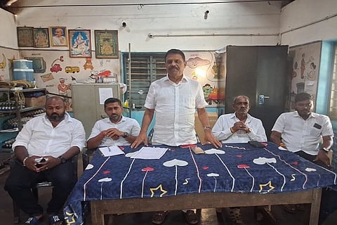 ನಂಜರಾಯಪಟ್ಟಣದ ಮಹಿಳಾ ಸಮಾಜದಲ್ಲಿ ನಡೆದ ಬಿಜೆಪಿ ಶಕ್ತಿ ಕೇಂದ್ರದ ಕಾರ್ಯಕರ್ತರ ಸಭೆಯಲ್ಲಿ ಮಾಜಿ ಸಚಿವ ಎಂ.ಪಿ. ಅಪ್ಪಚ್ಚು ರಂಜನ್ ಮಾತನಾಡಿದರು. ಗೌತಮ್, ಆರ್.ಕೆ. ಚಂದ್ರು, ಮಾವಾಜಿ ರವಿ, ನವೀನ್ ಇದ್ದರು.