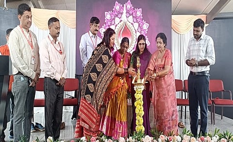 : ಕ್ಯಾನ್ಸರ್ ತಪಾಸಣಾ ಶಿಬಿರ ಮತ್ತು ಅರಿವು ಕಾರ್ಯಕ್ರಮ ಮತ್ತು ಮಹಿಳಾ ದಿನಾಚರಣೆ ಕಾರ್ಯಕ್ರಮವನ್ನು ಹೆಚ್ಚುವರಿ ಜಿಲ್ಲಾಧಿಕಾರಿ ಆರ್.ಐಶ್ವರ್ಯ ಉದ್ಘಾಟಿಸಿದರು. 