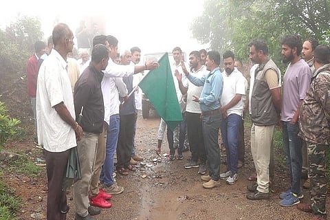 ಮಾಂದಲಪಟ್ಟಿ ಗಿರಿಧಾಮಕ್ಕೆನಿರ್ಮಿಸಲಾದ ರಸ್ತೆಯನ್ನು ಹೊದ್ದೂರು ಪಂಚಾಯತ್ ಮಾಜಿ ಅಧ್ಯಕ್ಷರೂ ಆದ ಮಡಿಕೇರಿ ಬ್ಲಾಕ್ ಕಾಂಗ್ರೆಸ್ ಅಧ್ಯಕ್ಷ ಹೆಚ್.ಎ. ಹಂಸ ಉದ್ಘಾಟಿಸಿದರು. ತೆನ್ನಿರ ಮೈನಾ, ಹೆಚ್.ಎಸ್. ಶಿವಕುಮಾರ್, ಎಂ.ಕೆ. ಭರತ್, ಹಂಚೆಟ್ಟಿರ ಮನು ಮುದ್ದಪ್ಪ, ಕೊಂಬಾರನ ಗಣಪತಿ, ಜಾನ್ಸನ್ ಪಿಂಟೋ ಮತ್ತಿತರರು ಇದ್ದರು.