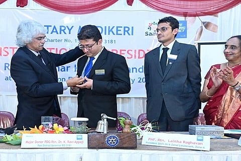 ಮಡಿಕೇರಿ ರೋಟರಿ ಕ್ಲಬ್‌ನ 2026-27ನೇ ಸಾಲಿನ ಅಧ್ಯಕ್ಷರಾಗಿ ಮಡಿಕೇರಿಯ ಮನೋಹರ್ ಕಾಮತ್ ಪದಗ್ರಹಣ ಮಾಡಿದರು. ಡಾ. ಕೆ. ರವಿ ಅಪ್ಪಾಜಿ, ಆದರ್ಶ್ ಸೋಮಣ್ಣ ಇದ್ದರು.