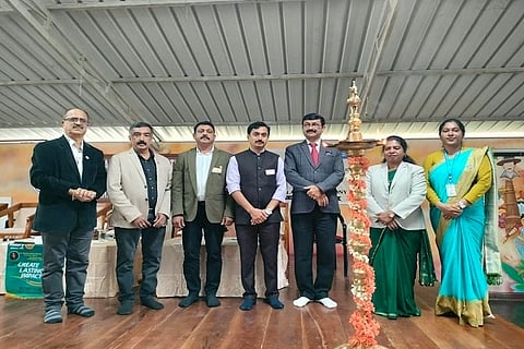 ಕುಶಾಲನಗರ ಜ್ಞಾನಗಂಗಾ ವಸತಿ ಶಾಲೆಯ ಇಂರ‍್ಯಾಕ್ಟ್ ಕ್ಲಬ್ ನೂತನ ಪದಾಧಿಕಾರಿಗಳ ಪದಗ್ರಹಣ ಸಮಾರಂಭದಲ್ಲಿ ಗಣ್ಯರು ಪಾಲ್ಗೊಂಡಿದ್ದರು. ಜಗದೀಶ್ ಪ್ರಶಾಂತ್, ಬಿ.ಜಿ. ಅನಂತಶಯನ, ಸುಧೀರ್, ಸತ್ಯ ಸುಲೋಚನ, ರಾಜೇಶ್ ಇದ್ದರು,