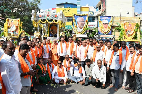 ಡಾ.ಶಿವಕುಮಾರ ಮಹಾಸ್ವಾಮೀಜಿ ಭಕ್ತಮಂಡಳಿ ವತಿಯಿಂದ ಶ್ರೀ ಶಿವಕುಮಾರ ಸ್ವಾಮೀಜಿ ಪುಣ್ಯಸ್ಮರಣೆ ಅಂಗವಾಗಿ ಮೈಸೂರು ನಗರದಲ್ಲಿ ಮೆರವಣಿಗೆ ನಡೆಯಿತು.