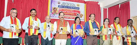 ಪಿ. ಕಾತ್ಯಾಯಿನಿ ರಚನೆಯ ‘ಬಚ್ಚಿಟ್ಟ ಭಾವಗಳು’ ಹಾಗೂ ‘ಚಿಕ್ಕಕಥೆಗಳ ಚುಕ್ಕಿ ರಂಗೋಲಿ’ ಕೃತಿಗಳನ್ನು ಹಿರಿಯ ಪತ್ರಕರ್ತ ಅಂಶಿ ಪ್ರಸನ್ನಕುಮಾರ್ ಬಿಡುಗಡೆ ಮಾಡಿದರು. ಬಾಳಗುಣಸೆ ಮಂಜುನಾಥ್, ಡಿ.ಬಿ. ರಾಘವೇಂದ್ರರಾವ್, ಮಡ್ಡೀಕೆರೆ ಗೋಪಾಲ್, ಗಣೇಶ್  ಪ್ರಸಾದ್ ಪಾಂಡೇಲು ಹಾಗೂ ಇತರರು ಇದ್ದರು.