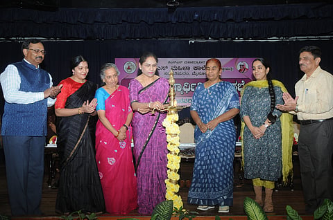 ಸರಸ್ವತಿಪುರಂನ ಜೆಎಸ್‌ಎಸ್ ಮಹಿಳಾ ಕಾಲೇಜಿನ ಹಿರಿಯ ವಿದ್ಯಾರ್ಥಿನಿಯರ ಸಭೆಯನ್ನು ಶಿವಮೊಗ್ಗದ ಪಿಇಎಸ್ ಟ್ರಸ್ಟ್ ಸಿಇಒ ಎಸ್.ವೈ. ಉಮಾದೇವಿ ಉದ್ಘಾಟಿಸಿದರು. ಡಾ.ಎಚ್.ಎಂ. ಕಲಾಶ್ರೀ, ಎಂ.ಎನ್.ಸುಮನಾ, ಜೆ.ಪಿ.ಸುಷ್ಮಾ, ಸಿಂಧೂರ ಗಂಗಾಧರ, ಡಾ. ರೇಚಣ್ಣ, ಪ್ರೊ.ಮೊರಬದ ಮಲ್ಲಿಕಾರ್ಜುನ  ಇದ್ದರು.