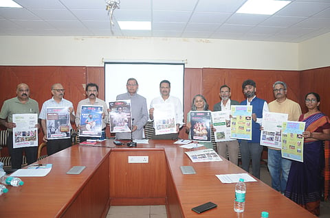 ಮುಕ್ತ ವಿವಿಯಲ್ಲಿ ಕಿಸಾನ್ ಸ್ಮರಾಜ್ ಸಮ್ಮೇಳನದ ಪೋಸ್ಟರ್‌ಅನ್ನು ಕುಲಪತಿ ಪ್ರೊ. ಶರಣಪ್ಪ ವಿ. ಹಲಸೆ ಬಿಡುಗಡೆ ಮಾಡಿದರು. ಕವಿತಾ, ಪ್ರೊ.ಎಸ್.ಕೆ. ನವೀನ್ ಕುಮಾರ್, ನಿರಂಜನ್, ರಾಮನಾಥಂ ನಾಯ್ಡು, ಚಂದ್ರೇಗೌಡ ಹಾಗೂ ಇತರರು ಇದ್ದರು.