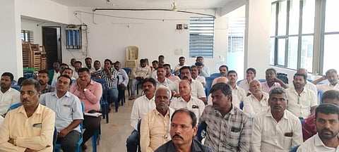 ಮೀಸಲಾತಿ ವಿಚಾರವಾಗಿ ಮೈಸೂರು ನಗರದಲ್ಲಿ ಬುಧವಾರ ಜಿಲ್ಲಾ ನಾಯಕರ ಸಂಘದ ಸಭೆ ನಡೆಯಿತು.