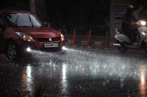  ಮೈಸೂರು ನಗರದಲ್ಲಿ ಶನಿವಾರ ಉತ್ತಮ ಮಳೆ ಸುರಿಯಿತು.
