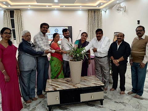 ಮೈಸೂರಿನ ಸರಸ್ವತಿಪುರಂನ ಬಸವಮಾರ್ಗ ವ್ಯಸನಮುಕ್ತ ಮತ್ತು ಪುನರ್ವಸತಿ ಕೇಂದ್ರದಲ್ಲಿ ಮಂಗಳವಾರ ‘ವಚನಗಳಲ್ಲಿ ವ್ಯಸನಮುಕ್ತ ಜೀವನ’ ಕುರಿತು ಆಯೋಜಿಸಿದ್ದ ಉಪನ್ಯಾಸ ಕಾರ್ಯಕ್ರಮವನ್ನು ರಾಜ್ಯ ಮಹಿಳಾ ಆಯೋಗದ ಮಾಜಿ ಅಧ್ಯಕ್ಷೆ ಮಂಜುಳಾ ಮಾನಸ ಉದ್ಘಾಟಿಸಿದರು.  ಡಾ.ಎಂ.ದೇವಿಕಾ, ಡಾ.ಹೆಳವರಹುಂಡಿ ಸಿದ್ದಪ್ಪ, ಎಂ.ಚಂದ್ರಶೇಖರ್, ಎಸ್.ಬಸವರಾಜು, ದೇವರಾಜು ಪಿ.ಚಿಕ್ಕಹಳ್ಳಿ ಹಾಗೂ ಇತರರು ಇದ್ದರು.