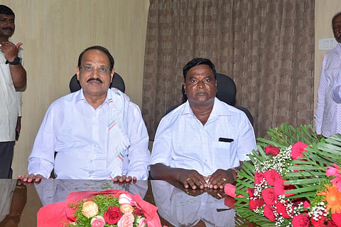 ಎಂಸಿಡಿಸಿಸಿ ಬ್ಯಾಂಕ್ ಅಧ್ಯಕ್ಷರಾಗಿ ದೊಡ್ಡಸ್ವಾಮೇಗೌಡ, ಉಪಾಧ್ಯಕ್ಷರಾಗಿ ಜಯರಾಮು ಅವಿರೋಧ ಆಯ್ಕೆಗೊಂಡರು.